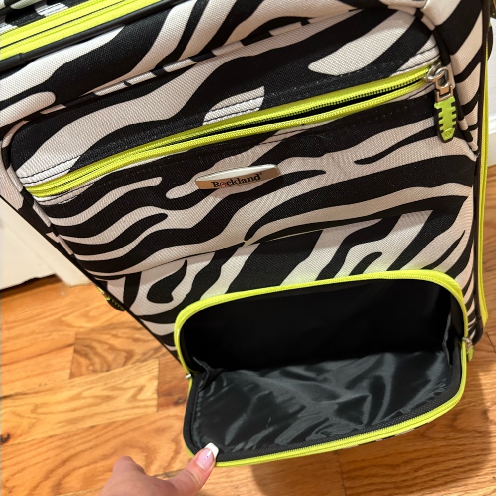 Kohl's Zebra Print Luggage Set with Lime Accents - Picture 4 of 9